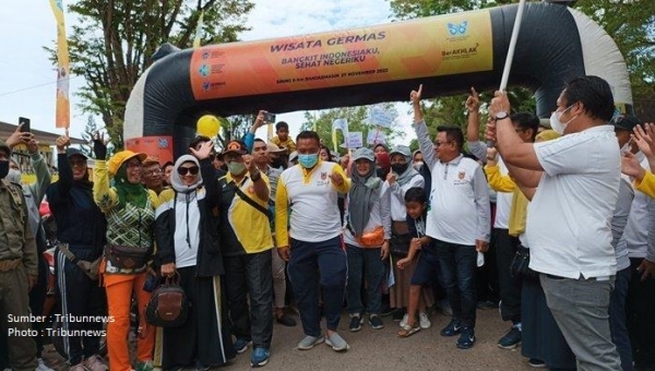 Meriahkah HKN, Ratusan Warga Ikuti Jalan Sehat di Siring Nol Kilometer Banjarmasin